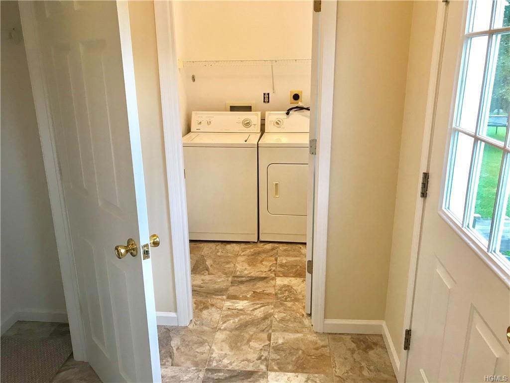 5 Breezeway Lane - Photo 3 of 14