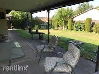11825 SE Beckman Ave - Photo 2 of 8