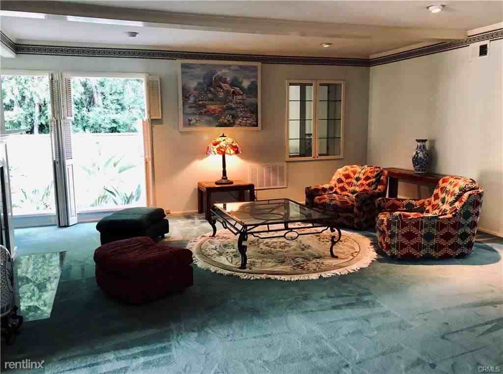 210 Francisco St - Photo 2 of 14