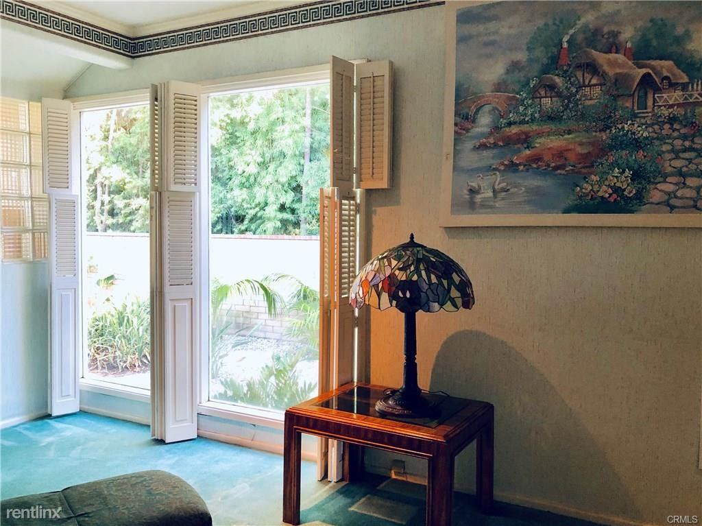 210 Francisco St - Photo 3 of 14