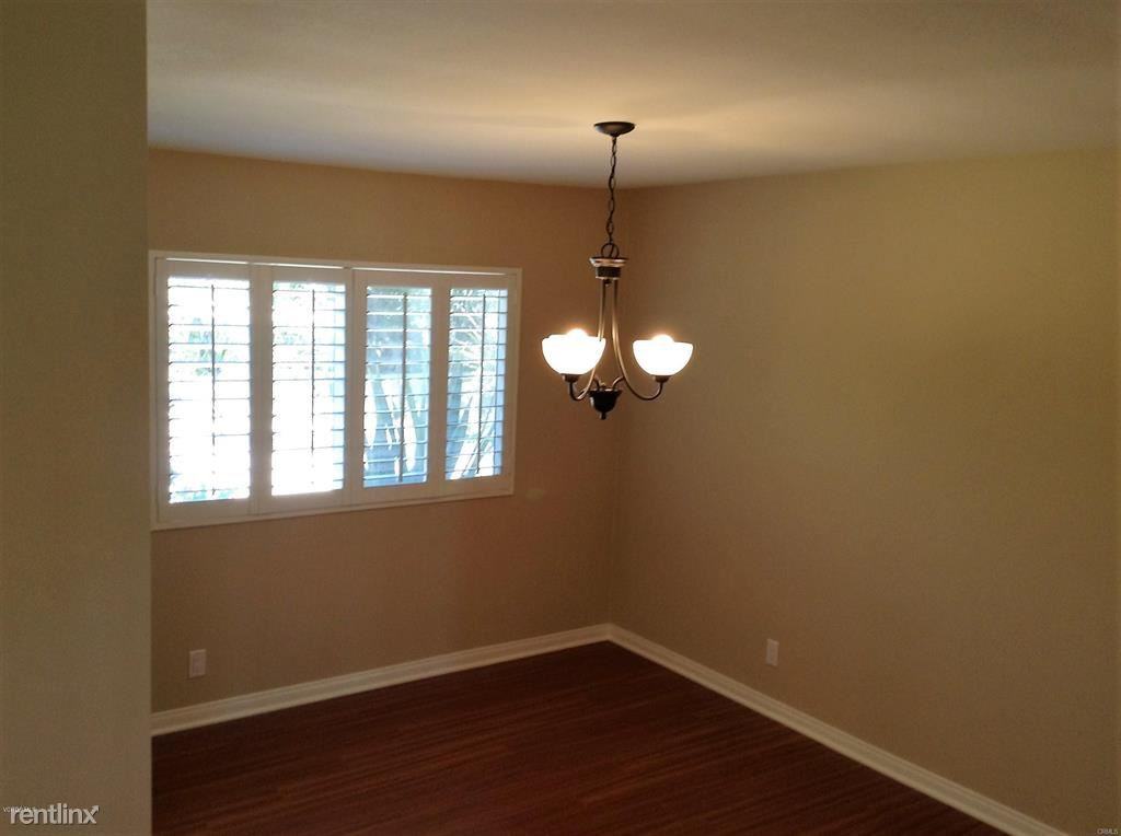 5695 Medeabrook Pl - Photo 3 of 10