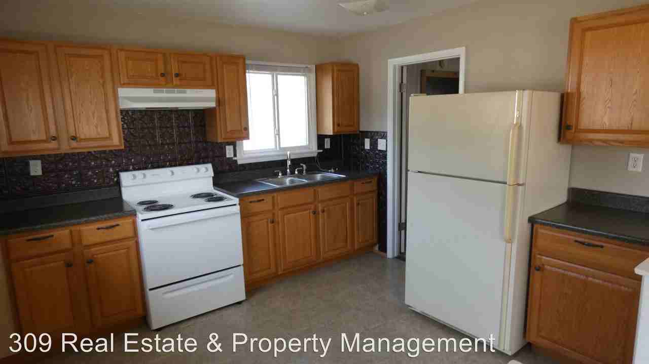 436 Groveland St - Photo 3 of 11