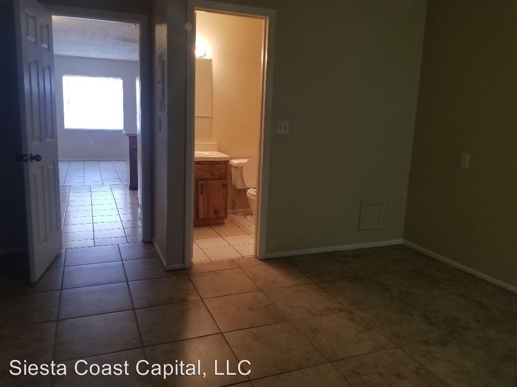 5839 High St - Photo 2 of 9