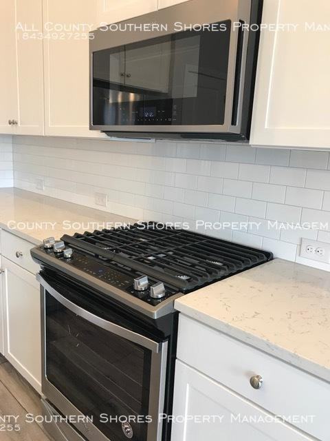 877 Devon Estate Ave - Photo 3 of 26