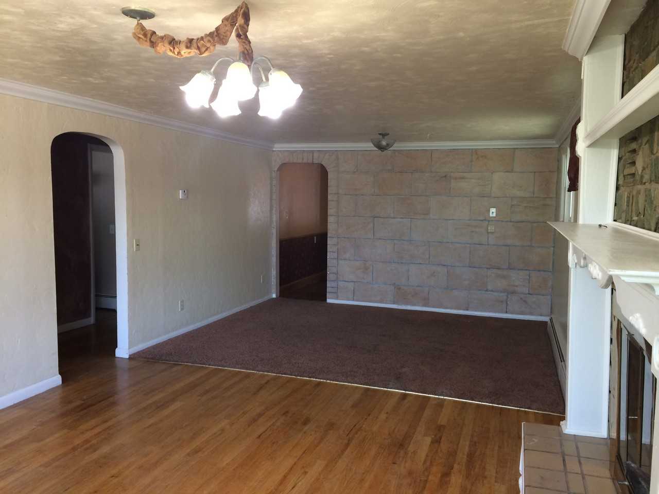 115 E Spring Ave - Photo 2 of 6