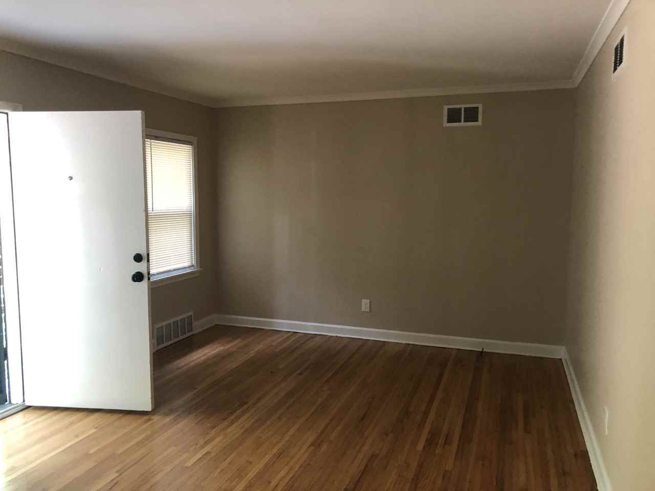 2812 W Lake Shore Dr - Photo 3 of 8