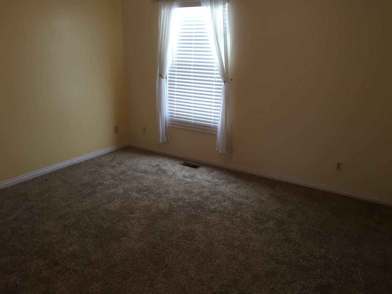 1126 Nw - Photo 2 of 20