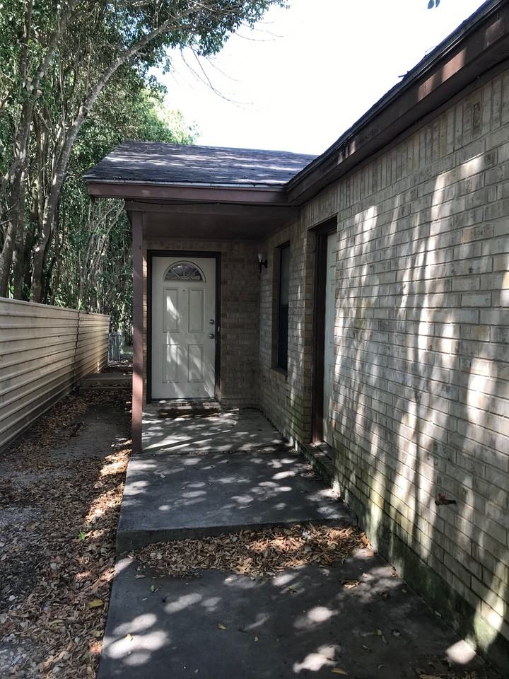 1303 N Bishop St - Photo 2 of 14