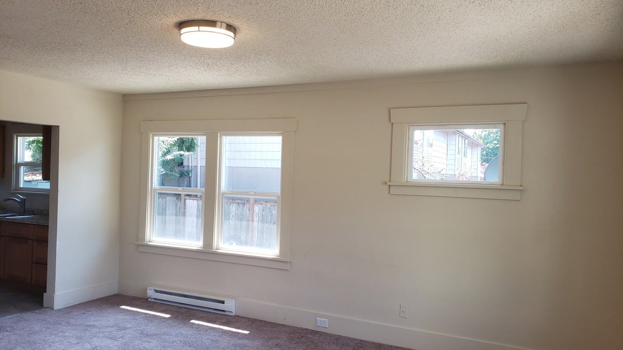 3711 S Park Ave - Photo 3 of 15