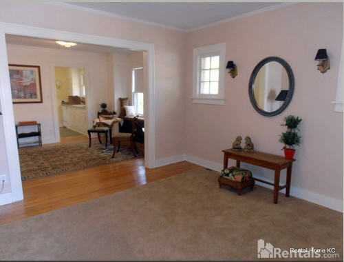 8004 S Newton - Photo 3 of 10