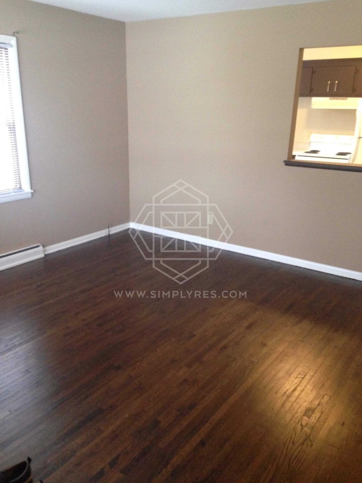 2709 Hampshire Ave N - Photo 3 of 10