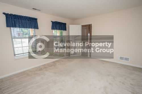 8690 Foxwood Cir - Photo 2 of 10