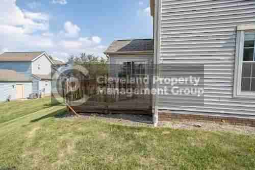 8690 Foxwood Cir - Photo 3 of 10