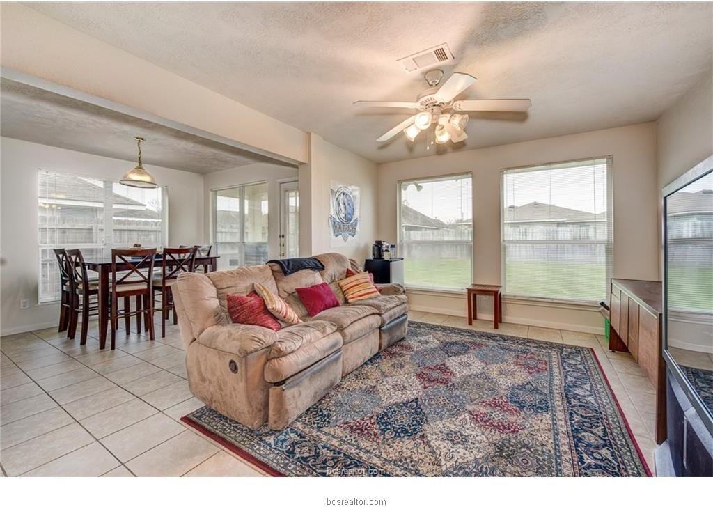 913 Gardenia Street - Photo 2 of 9