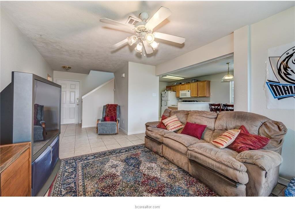 913 Gardenia Street - Photo 3 of 9