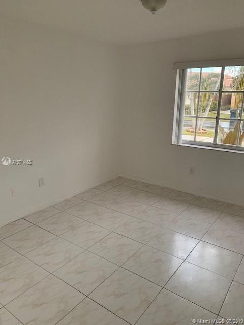 15963 Southwest 82nd Street - Photo 3 of 10