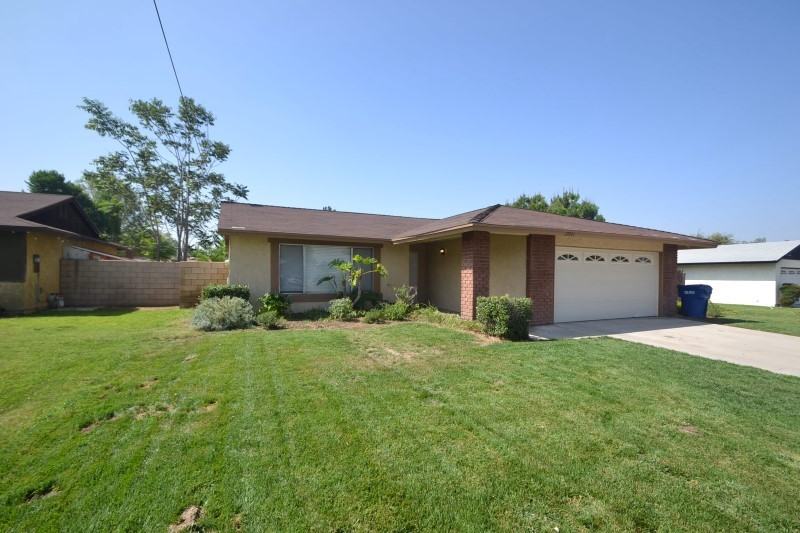 27001 Cypress St - Photo 2 of 13