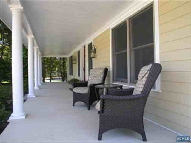 597 Westwood Avenue - Photo 3 of 15