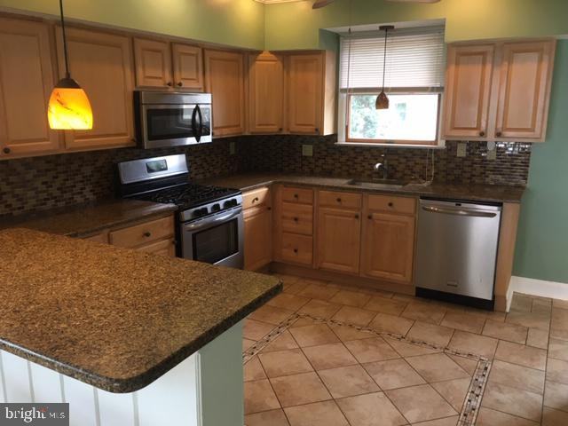 605 Oneida Ave - Photo 3 of 12