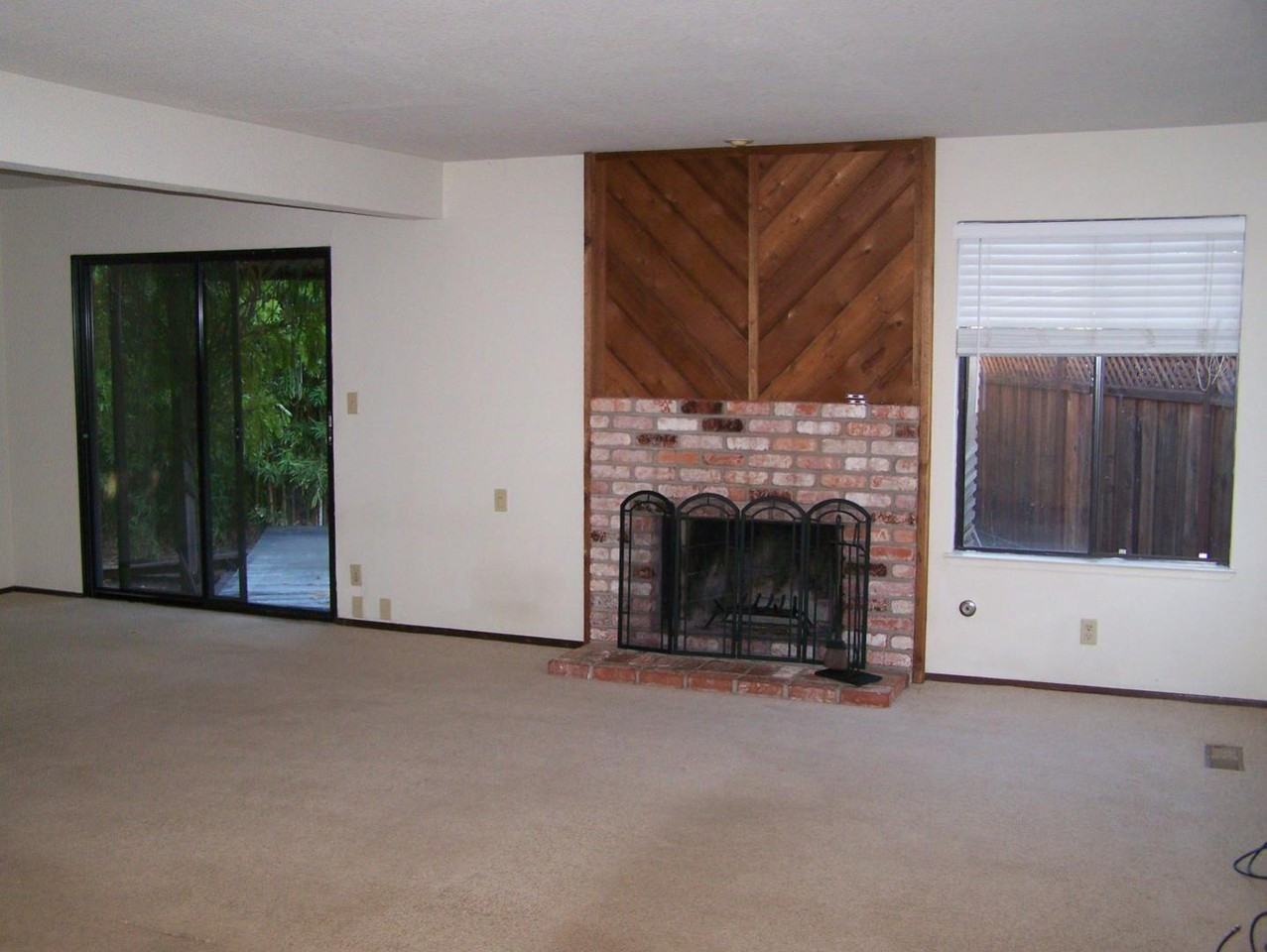 658 Davit - Photo 2 of 11