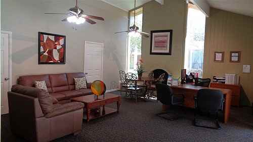 2527 West Oakridge Rd. - Photo 6 of 24