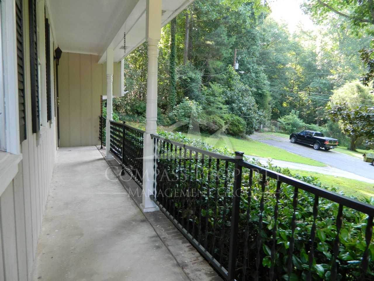 113 Vanessa Dr Se - Photo 2 of 36