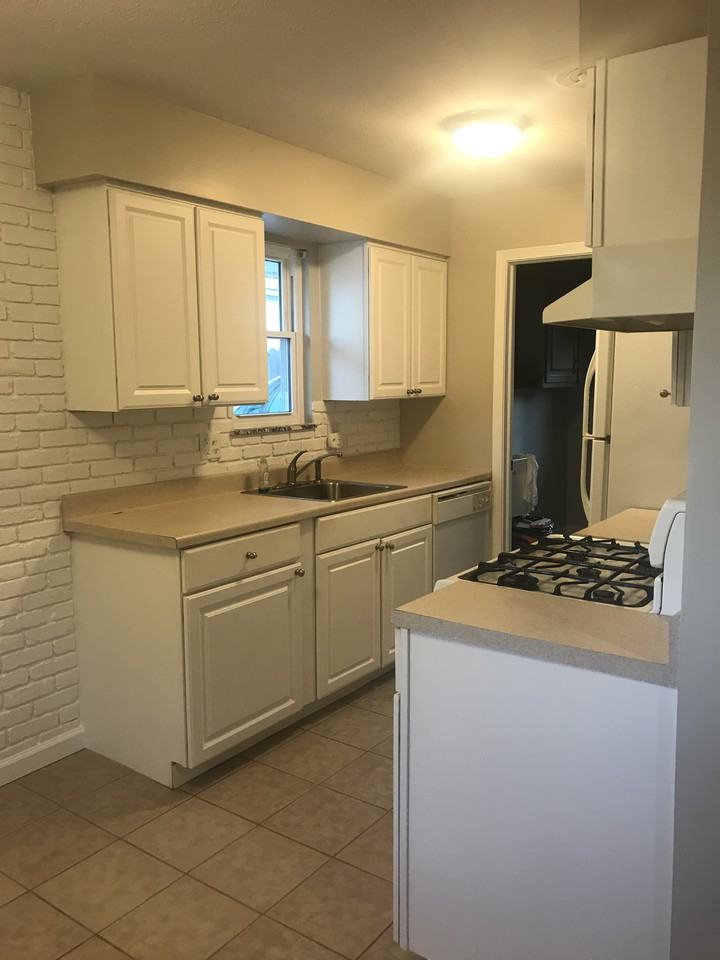 296 Thelma Dr - Photo 2 of 9