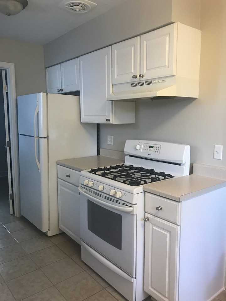 296 Thelma Dr - Photo 3 of 9