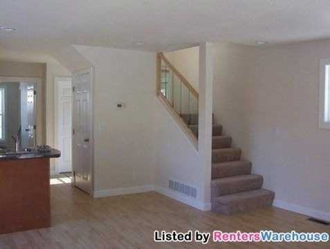 955 7th St Se - Photo 3 of 7