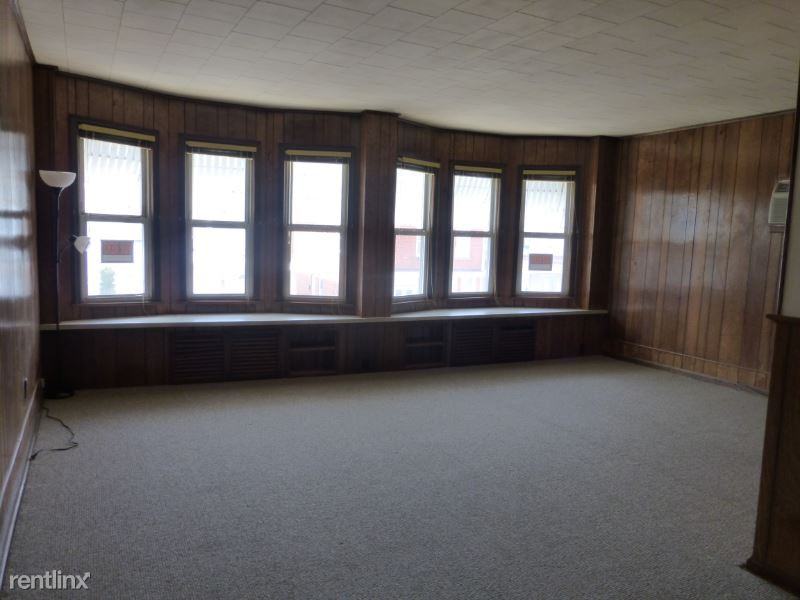 32 N Thompson St - Photo 3 of 6