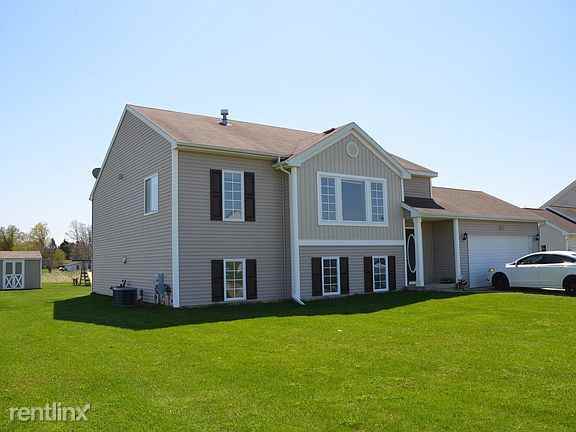 913 Christian Ave - Photo 2 of 10