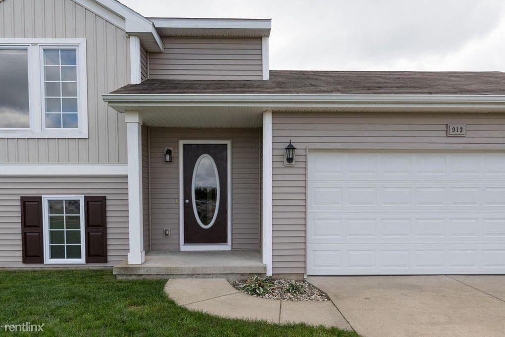 913 Christian Ave - Photo 3 of 10