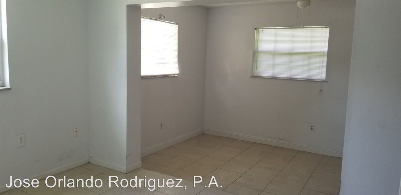 410 Gilman Cir. - Photo 3 of 6