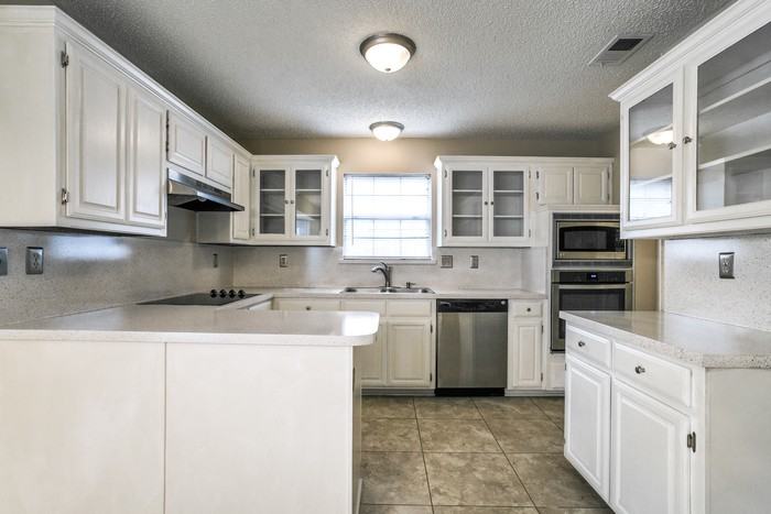 801 Creekside Lane - Photo 3 of 10