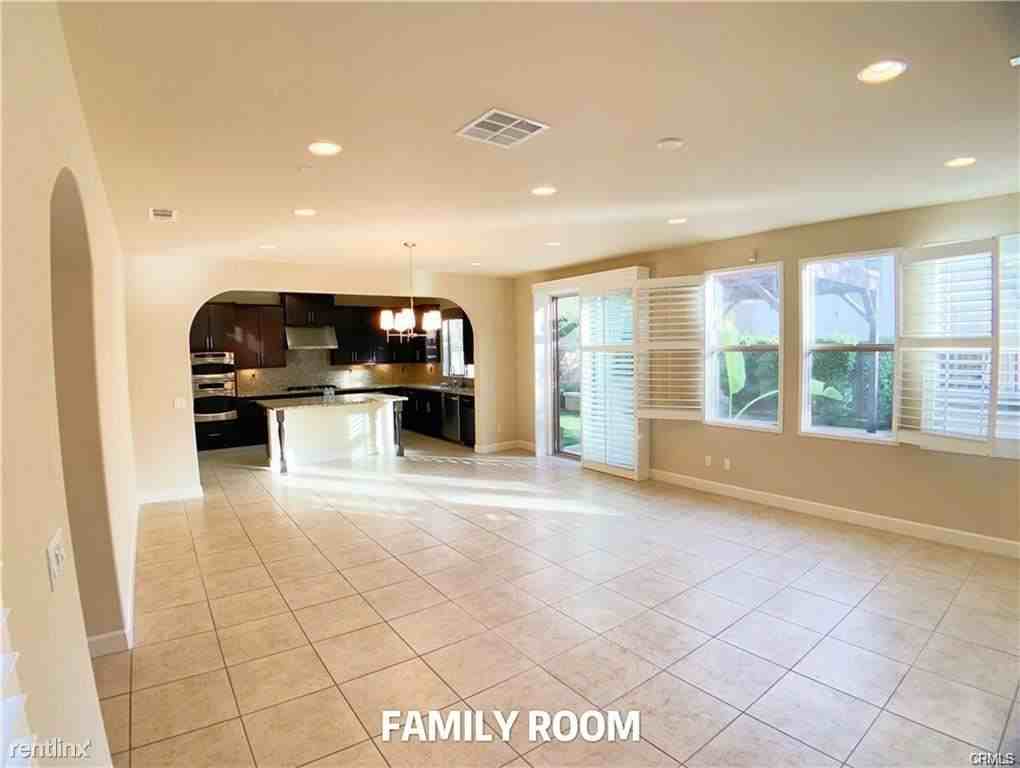 2750 Madera Dr - Photo 3 of 10