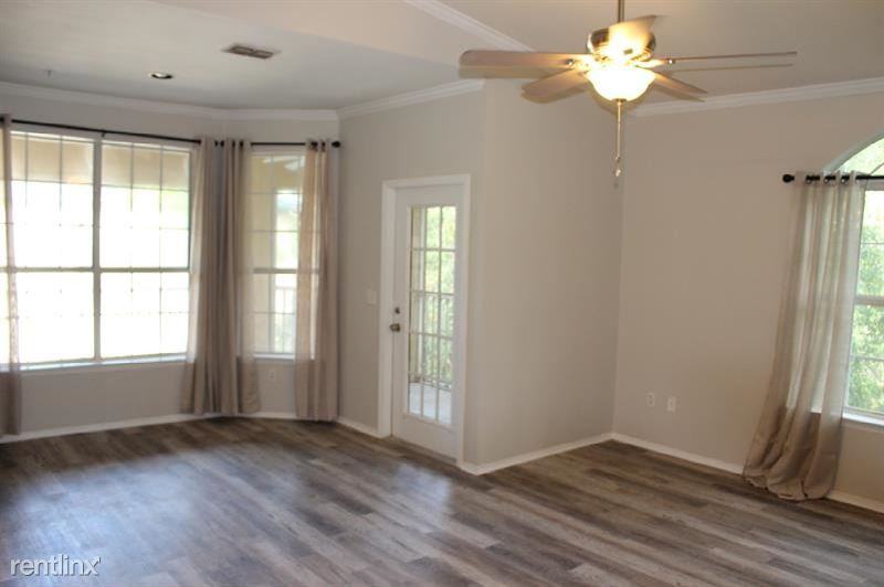 1129 Vine St - Photo 3 of 4