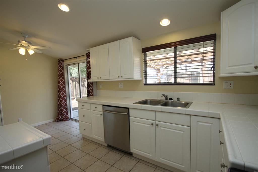 655 E Avenida De Los Arboles - Photo 3 of 10