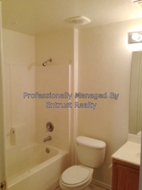 6770 N 47th Ave 1002 - Photo 3 of 27