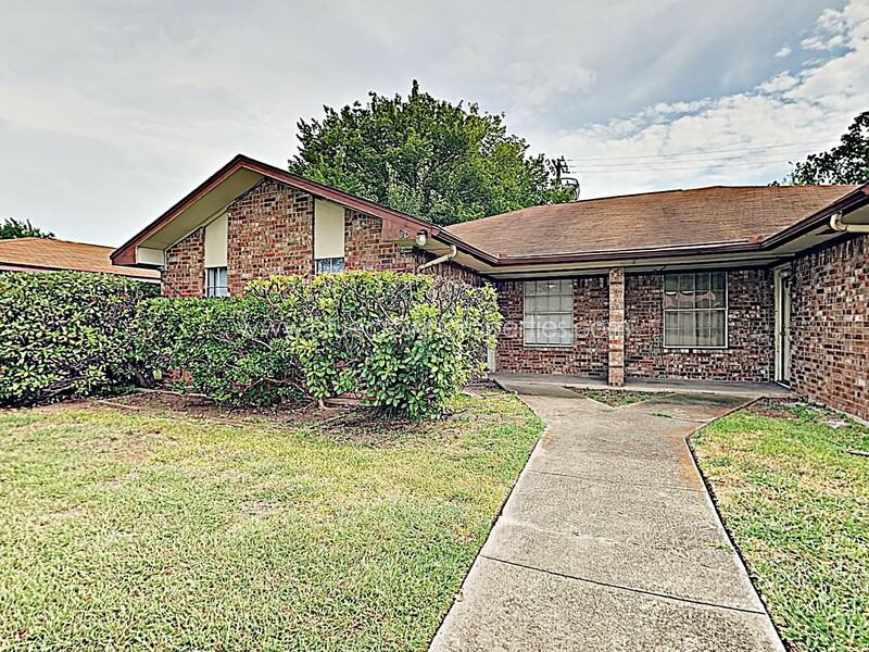 1408 Blackwell Dr - Photo 2 of 15