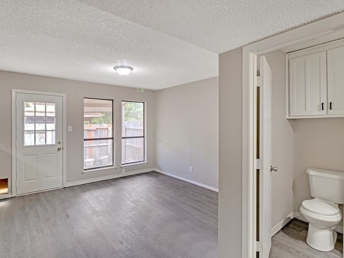 2401 Longridge Ln - Photo 3 of 31