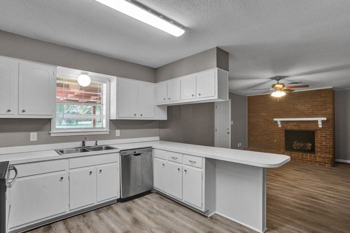 1011 Laurelwood Drive - Photo 2 of 13