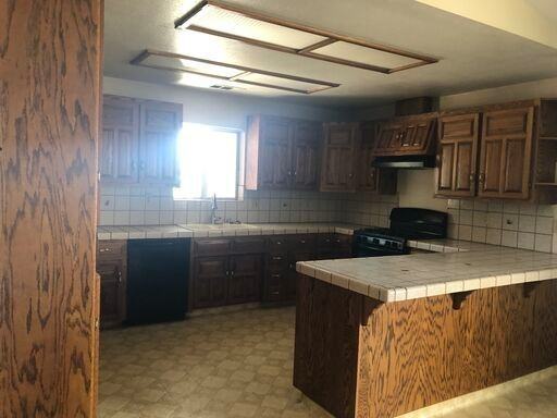 555 North Court - Photo 2 of 16