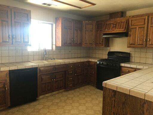 555 North Court - Photo 3 of 16