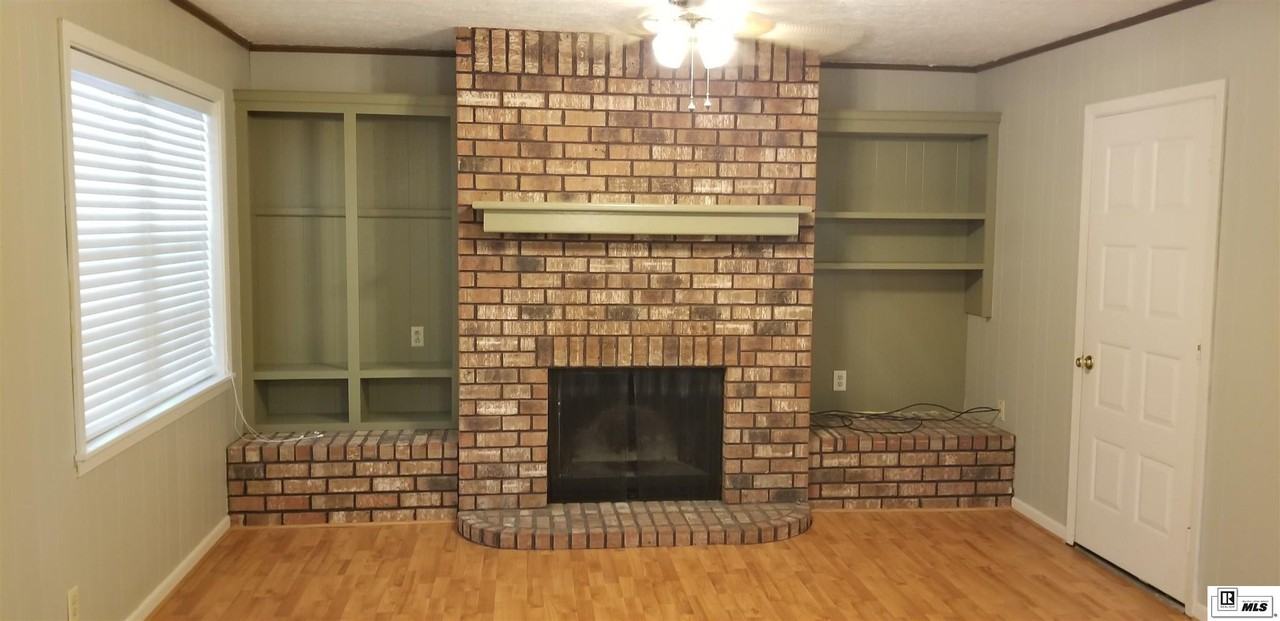 101 Silver Drive - Photo 3 of 9