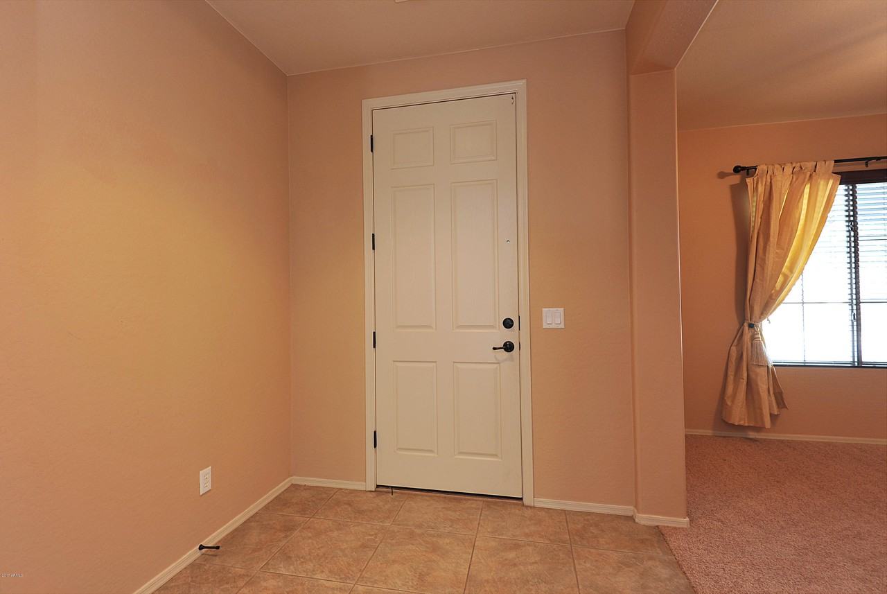 141 W Hackberry Drive - Photo 3 of 34