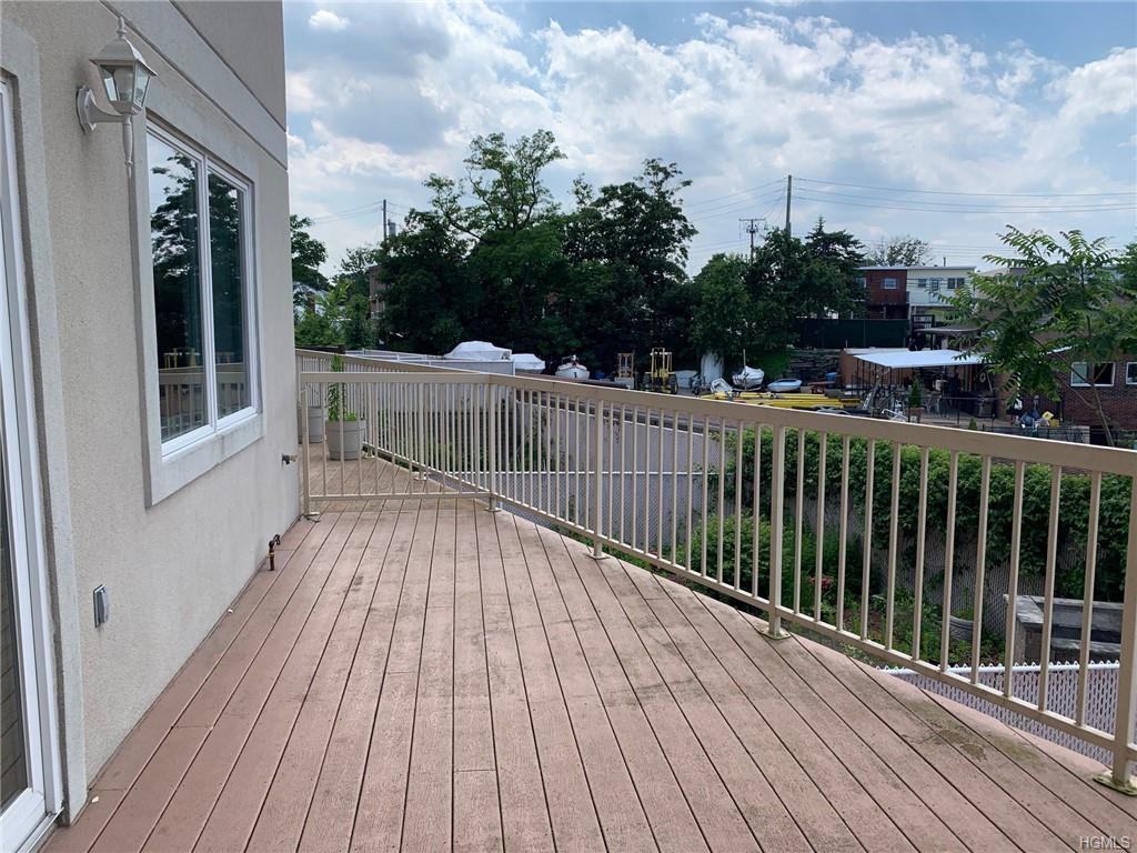 212 Outlook - Photo 2 of 9