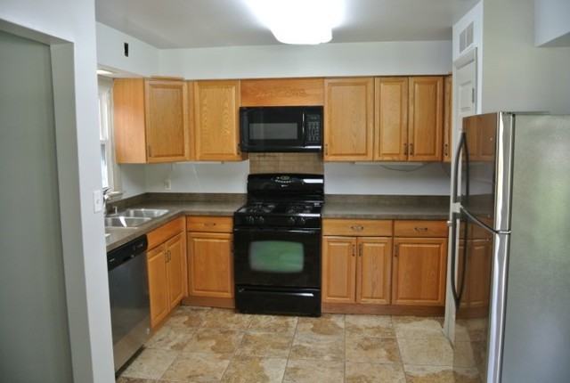 740 Elm - Photo 2 of 22