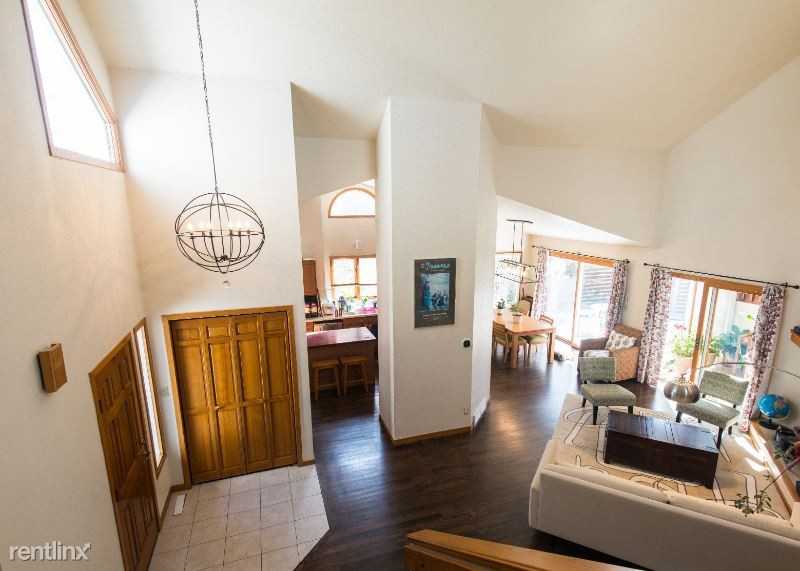 847 Racquet Ln - Photo 2 of 15