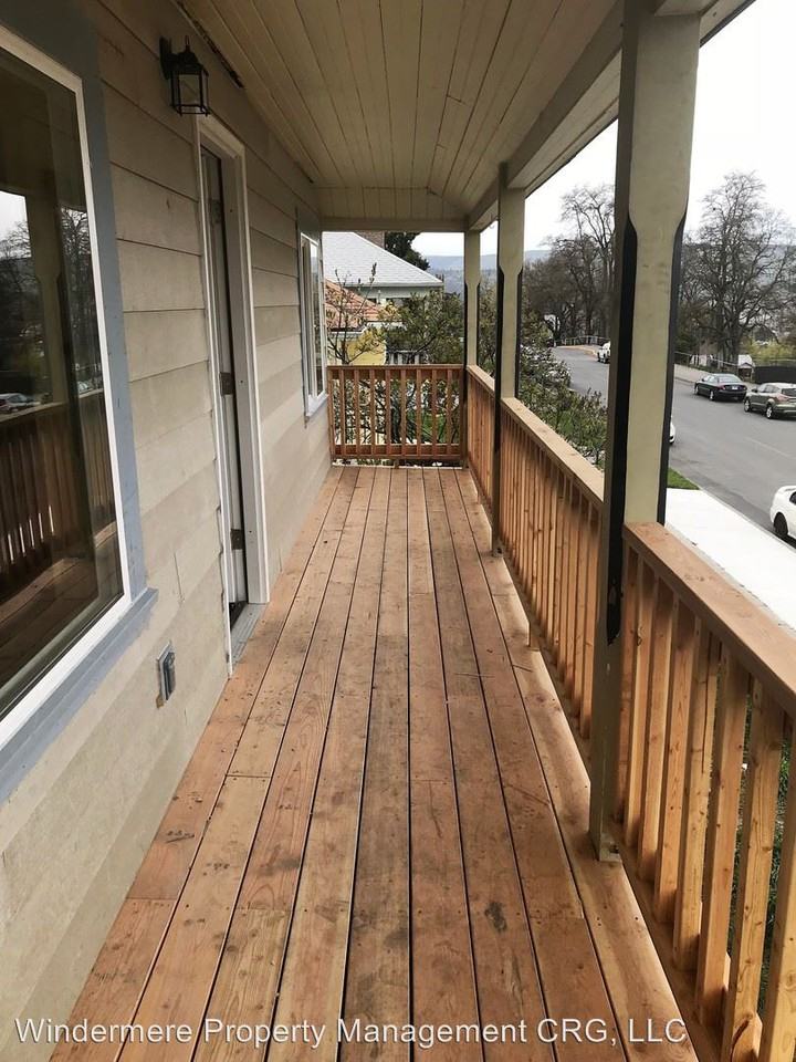 220 E 12th St - Photo 2 of 25