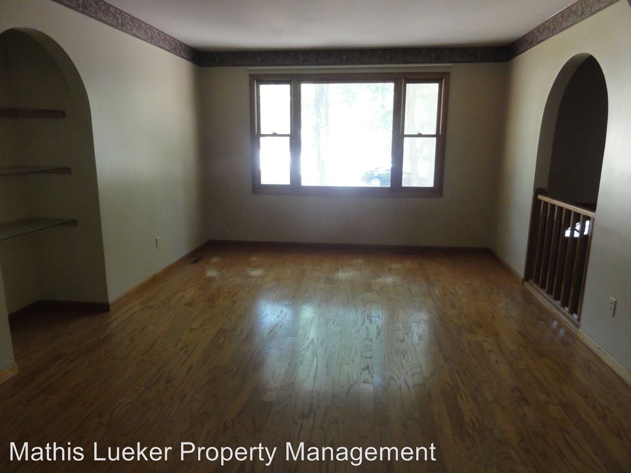 507 W 9th - Photo 2 of 19